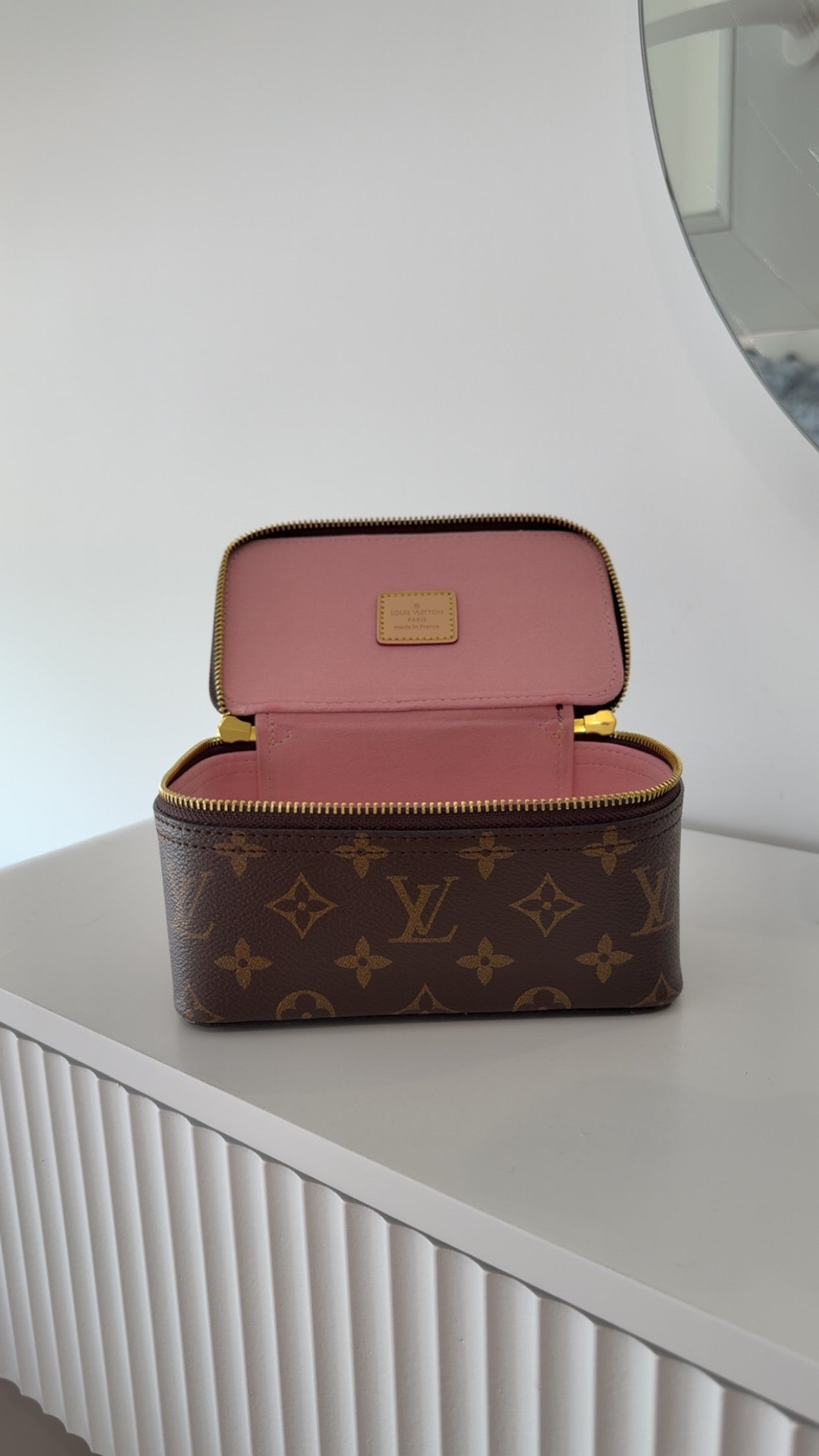 Vanity pink